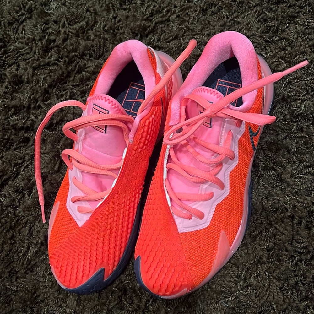 NIKE TENNIS/pickleball SNEAKERS 7.5